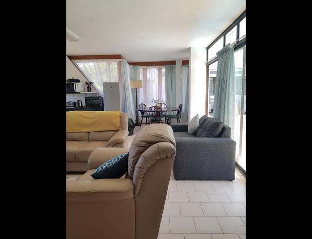 5 BEDROOM FREESTANDING FOR SALE IN CLANSTHAL